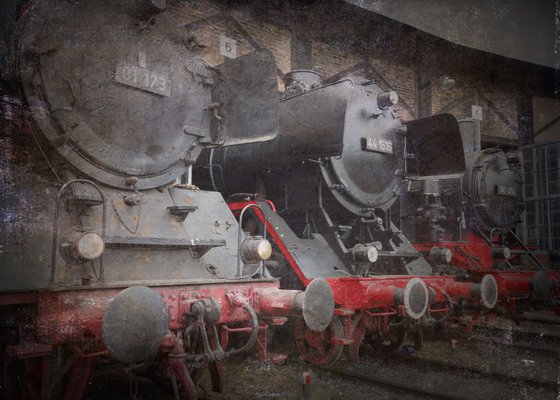 Old steam trains in the depot 8 - print on canvas 60x80x4cm