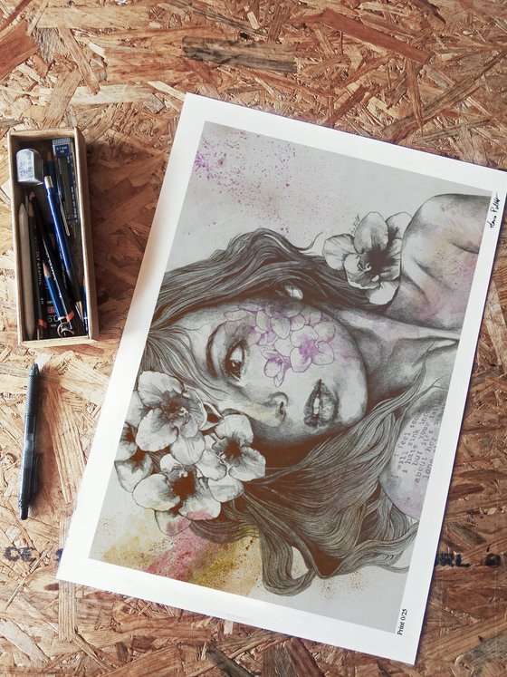 Mascara violet