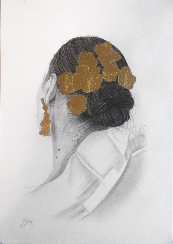 Posing woman with gold leaf