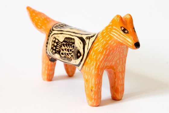 Ceramic sculpture "Fox with fish" 17 x 8 x 4 cm