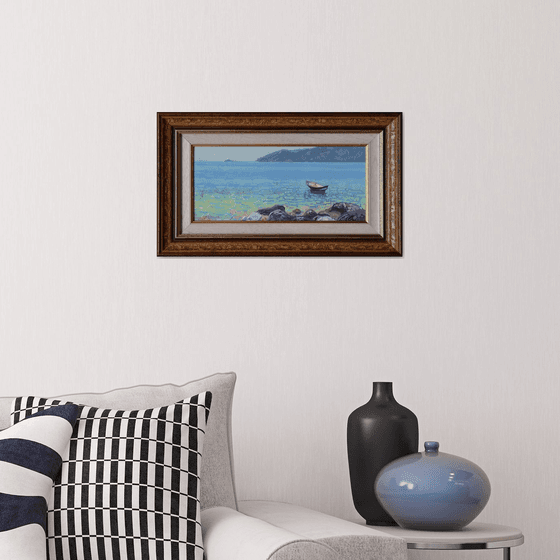 A boat at noon. Turunc