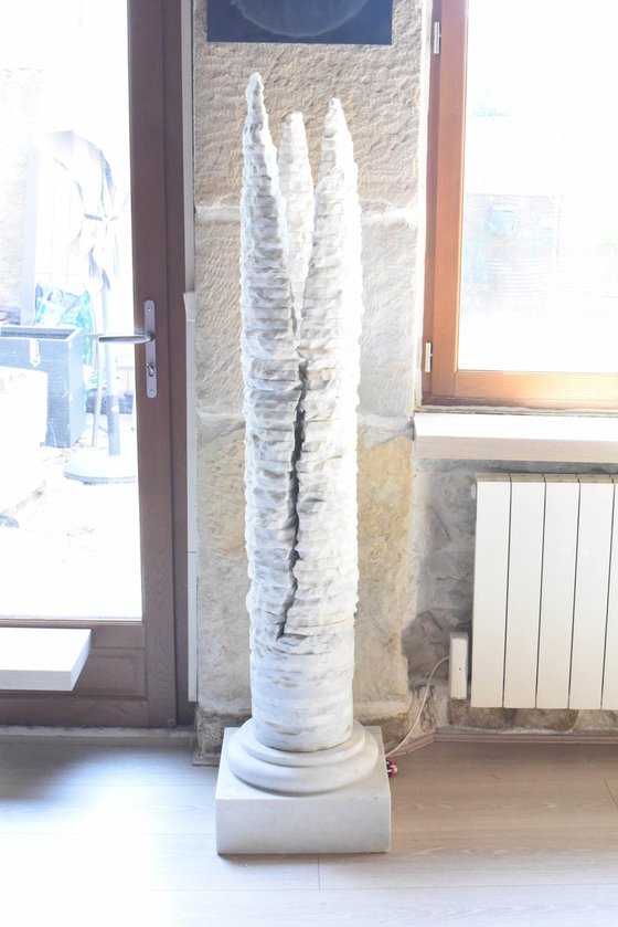 COLUMN