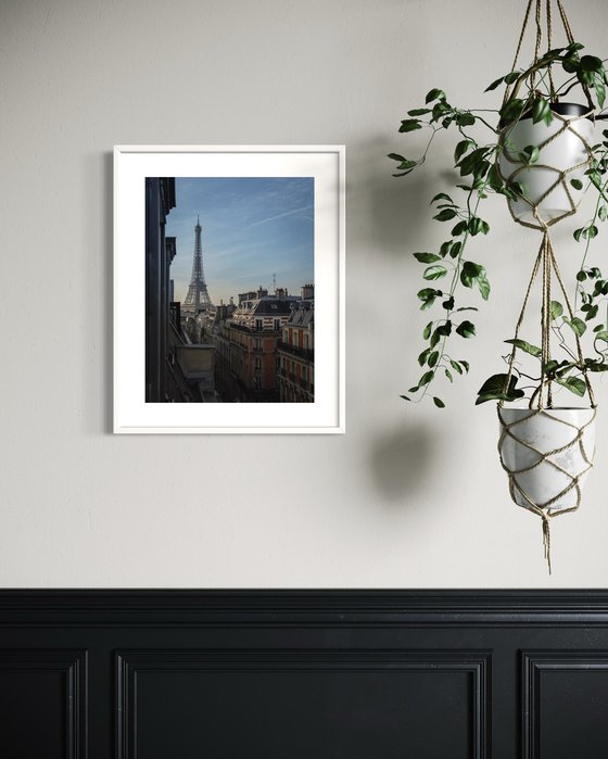 GLIMPSE OF EIFFEL TOWER