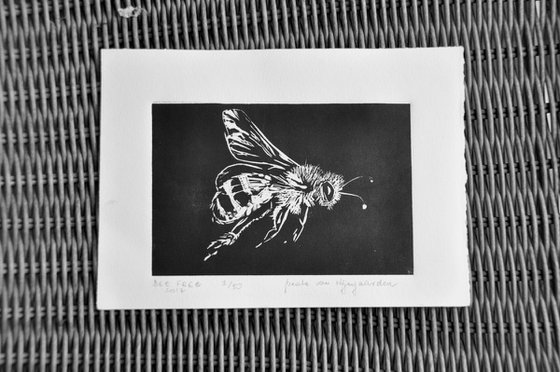 BEE FREE .2017 linocut 15x10