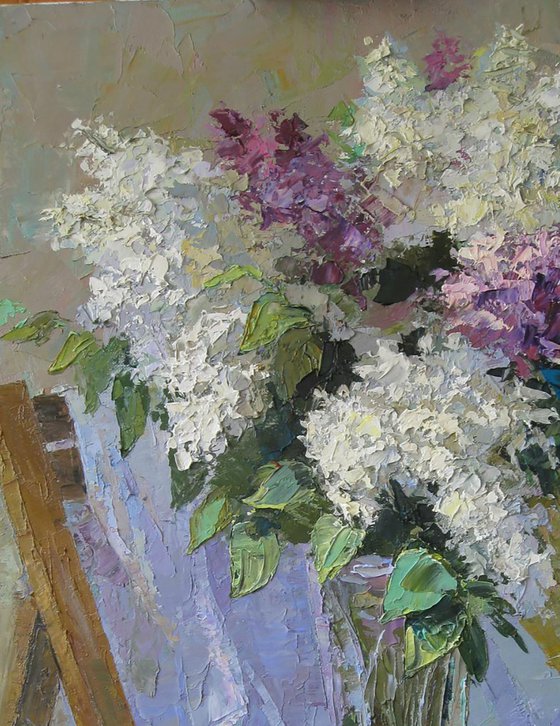 Bouquet of white lilacs