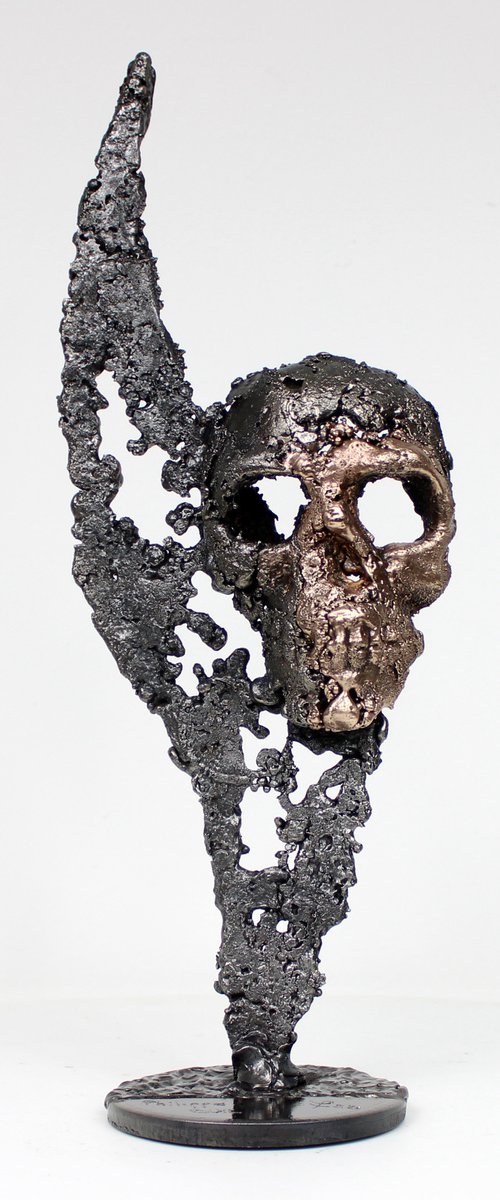 Flame skull 33-22 - Skull on flame metal sculpture by Philippe Buil