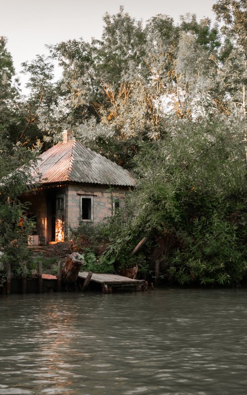 Abandoned house by the river by Vlad Durniev