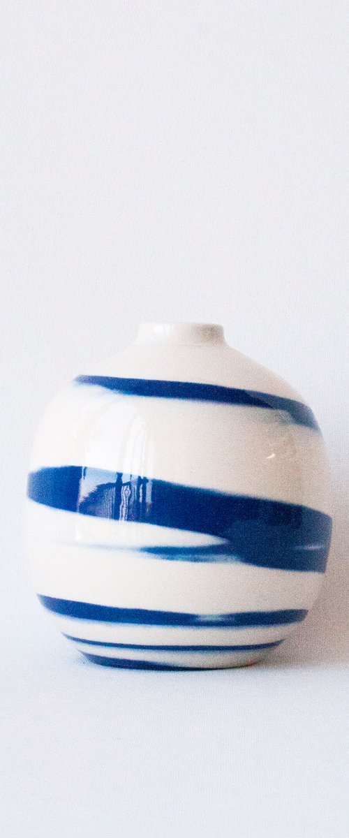 Small Vase The New Delft Blue by Johanna Braeunlich