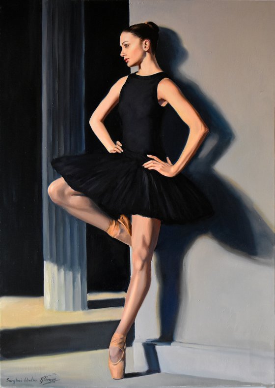 A ballerina black swan