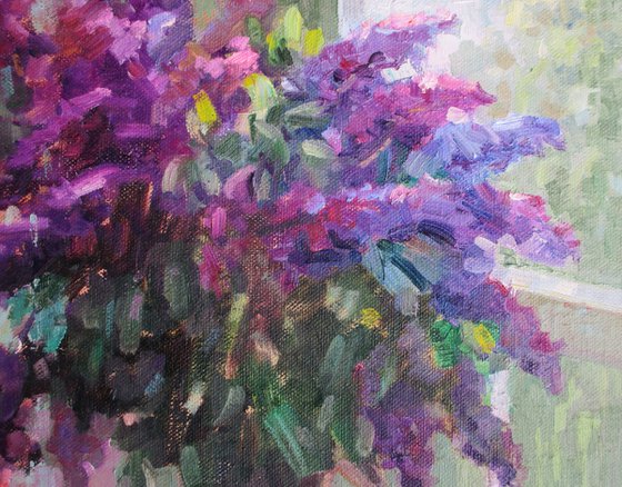 Lilac flowers in the vase
