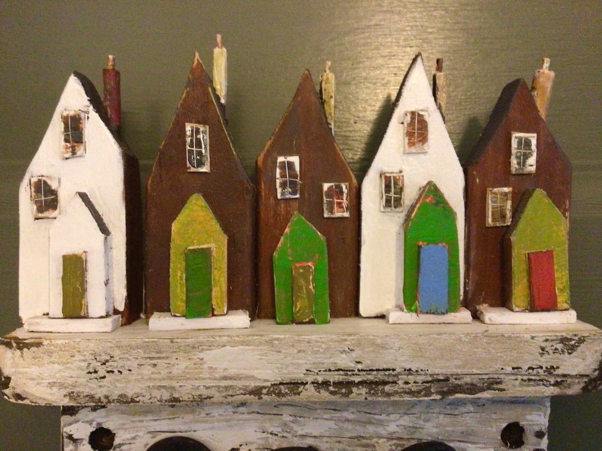 OLD MINERS COTTAGES .  KEY HOLDER. by Roma Mountjoy