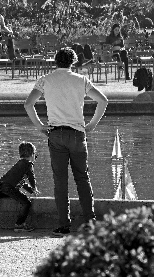 Les Petits Bateaux du Jardin du Luxembourg by Alex Cassels