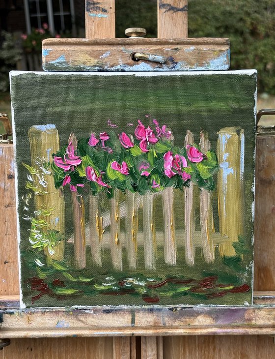 Flowers over de fence