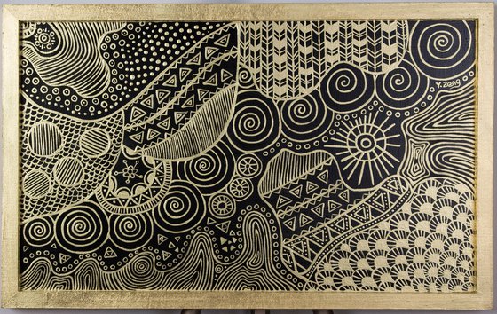 Freehand gold pigment doodle