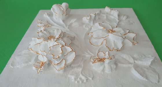 sculptural wall art "Flowers with gold accents"