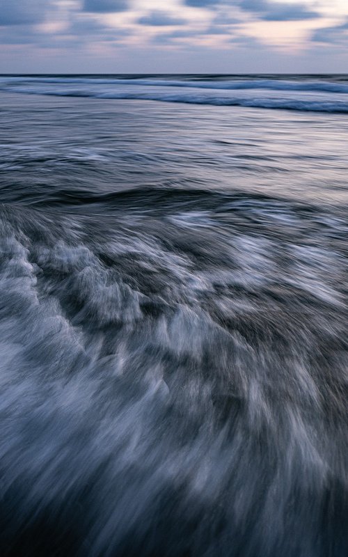 The Uniqueness of Waves LI by Tal Paz-Fridman