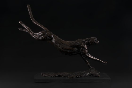 unning Cheetah Foundry Bronze