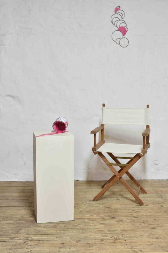 Le vieux pot de peinture rose