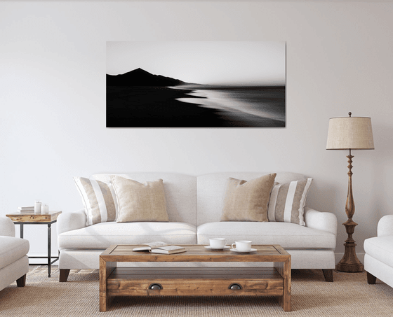 SEA AND MOUNTAINS CALM