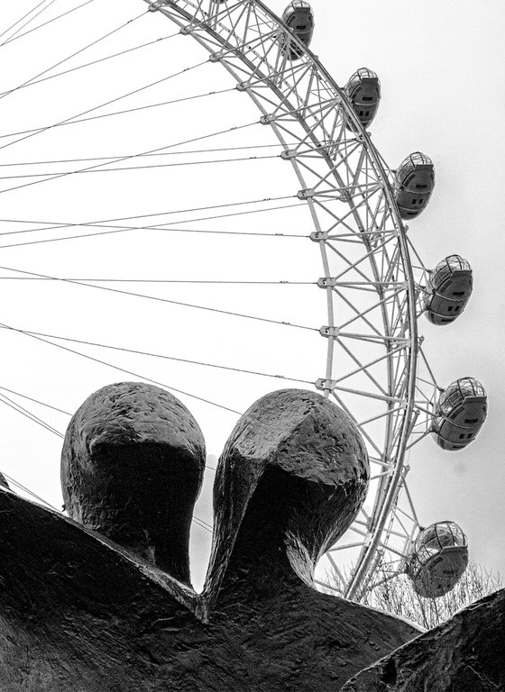 Staying strong together : London Eye 2022  1/20  8" X 12"