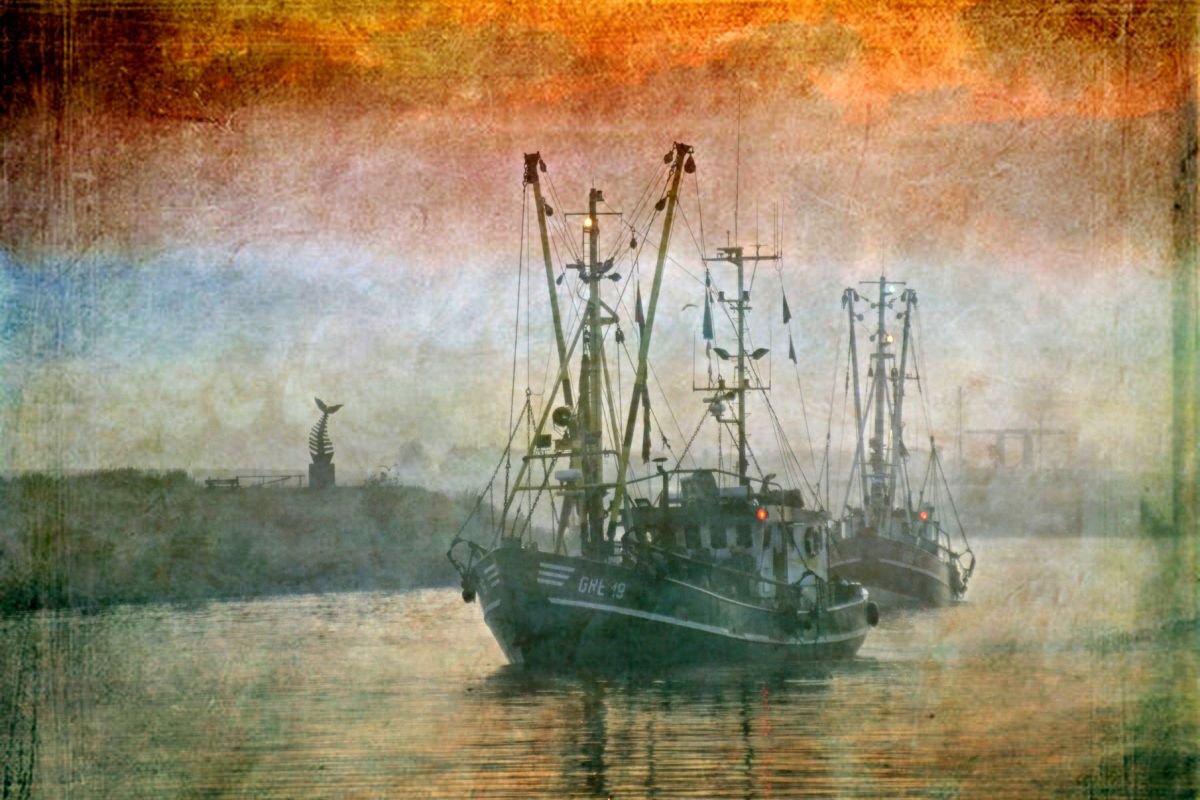 At Dawn in the Harbour - Hahnemuhle Photo Rag by Sandra Roeken