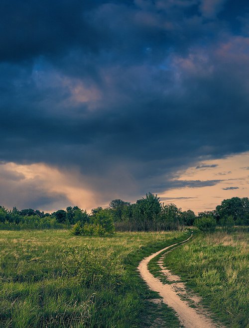 The road to the storm. by Valerix