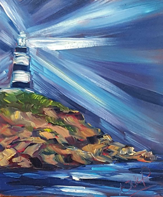The light of the old head of Kinsale Lighthouse shines bright