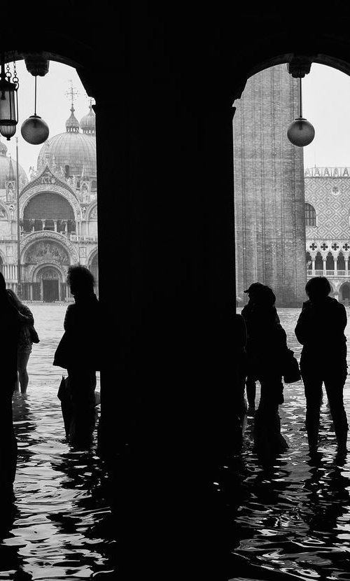 Acqua alta in piazza San Marco by Matteo Chinellato