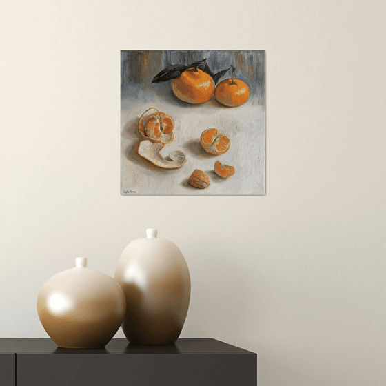 Tangerines in glass bowl