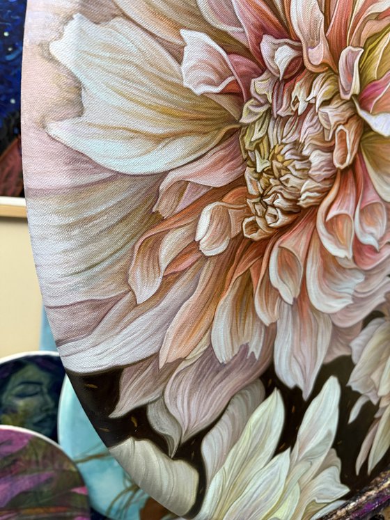 Dahlias Cafe au Light
