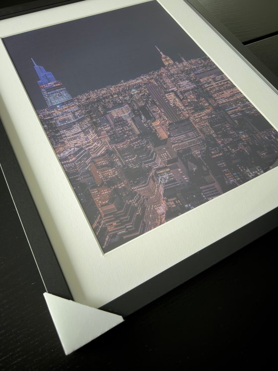 THE NIGHT IN MANHATTAN