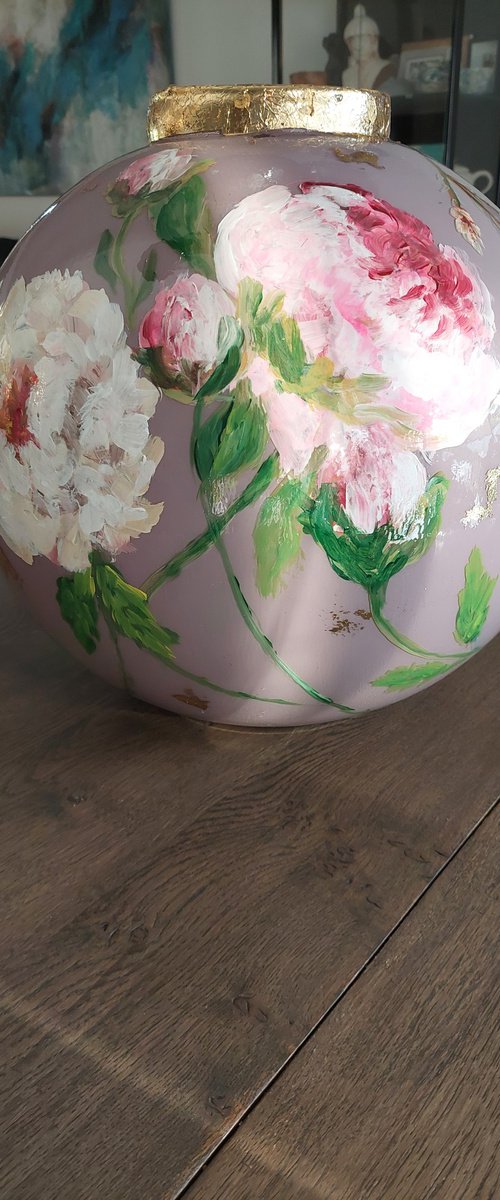 Vase 3 by Els Driesen