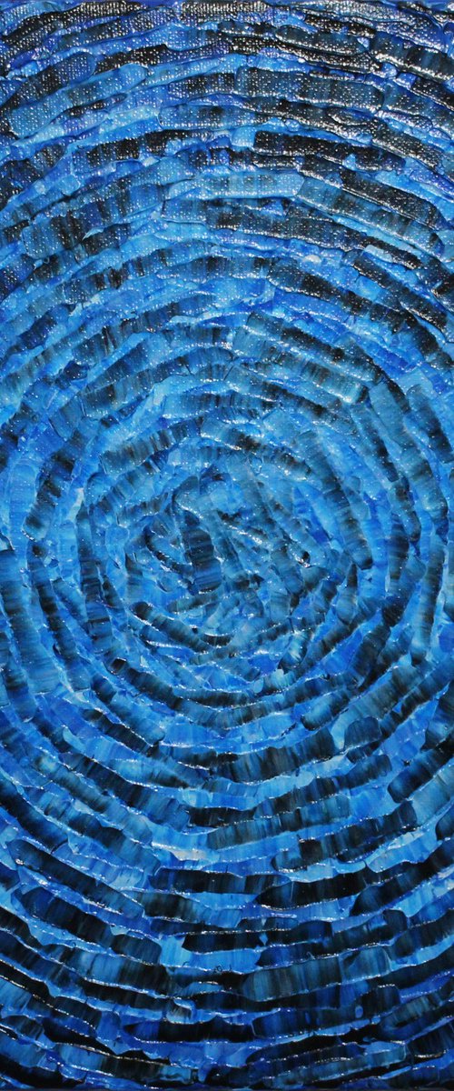 Concentric blue shine by Jonathan Pradillon