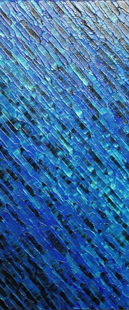 Iridescent blue diagonal by Jonathan Pradillon