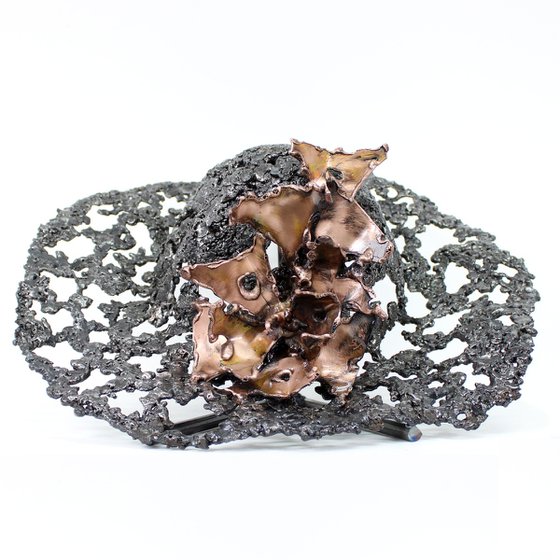 Hat sculpture - Cap artwork in bronze and steel lace