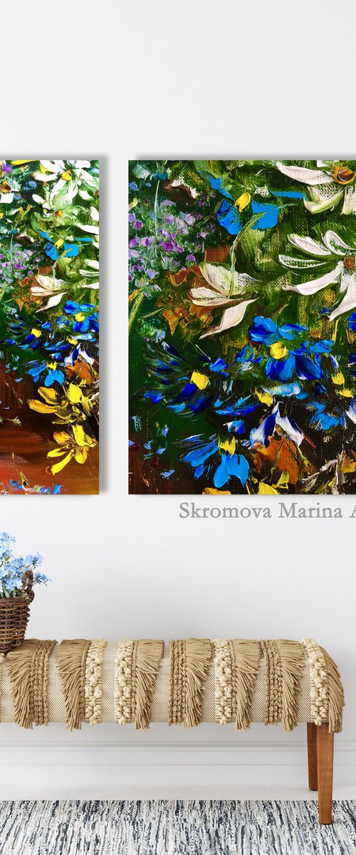 SENSUAL POWDER - Set of cornflowers. Little daisies. Diversity. Fragrant. Look. Motley diptych. Spreading. by Marina Skromova