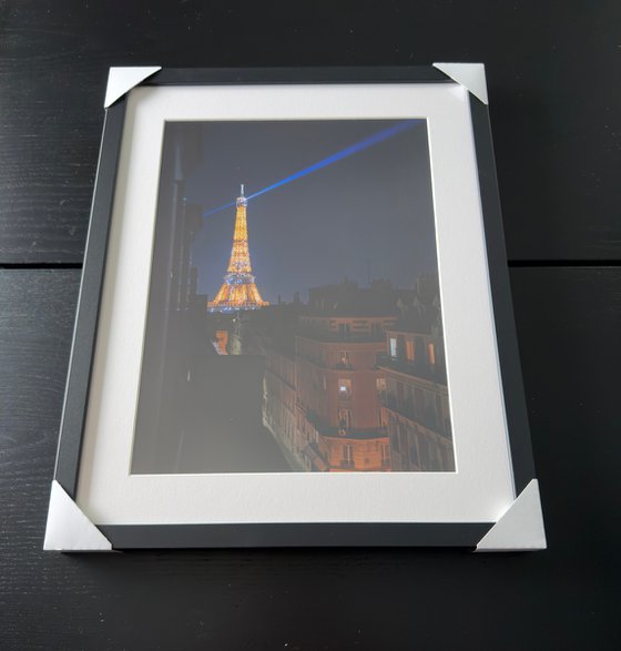 EIFFEL TOWER BY NIGHT