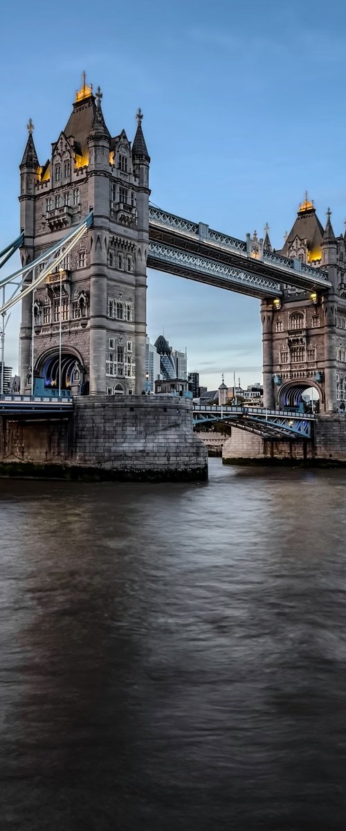 THE TOWER BRIDGE by Fabio Accorrà