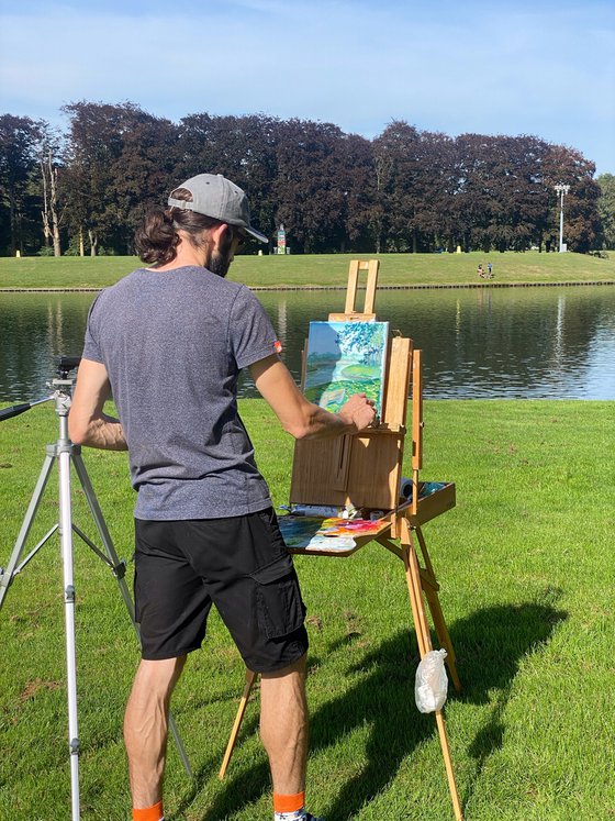 Sunny day at the lake in the park. Pleinair