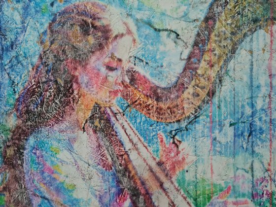 Playing a harp (n.705)