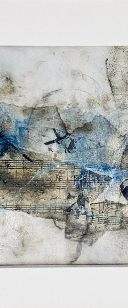 Musica é by Kirsten Schankweiler