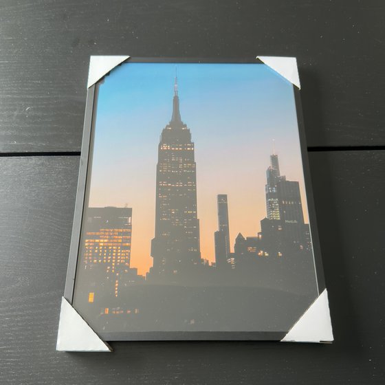 SUNRISE SET OF MANHATTAN