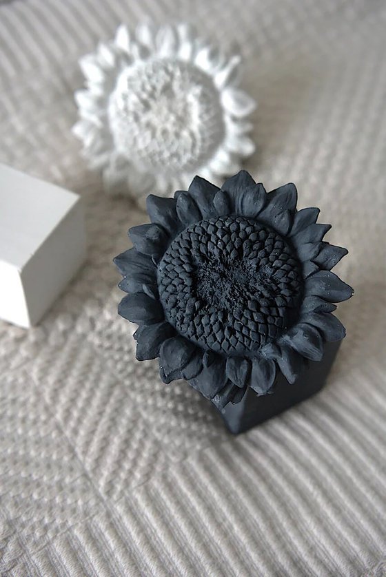 Sunflower shot figurine