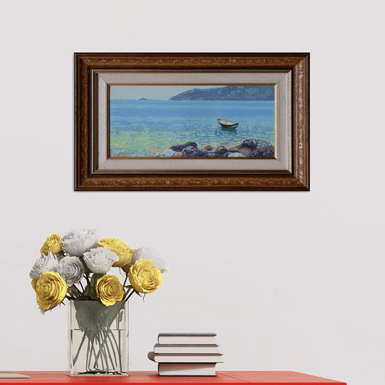 A boat at noon. Turunc