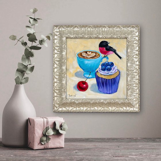 Pink Robin, cappuccino and blueberry cupcake