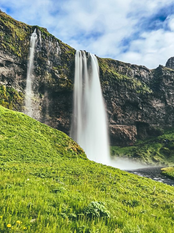 THE GLIMPSE OF SELJALANDSFOSS