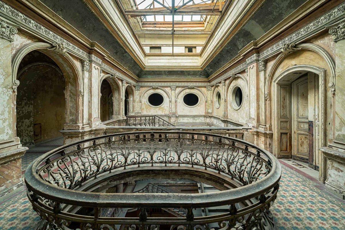 Photorealistic Cityscapes Photograph By Michael Schwan, 51 X 35", A Stately Home, Original Artwork