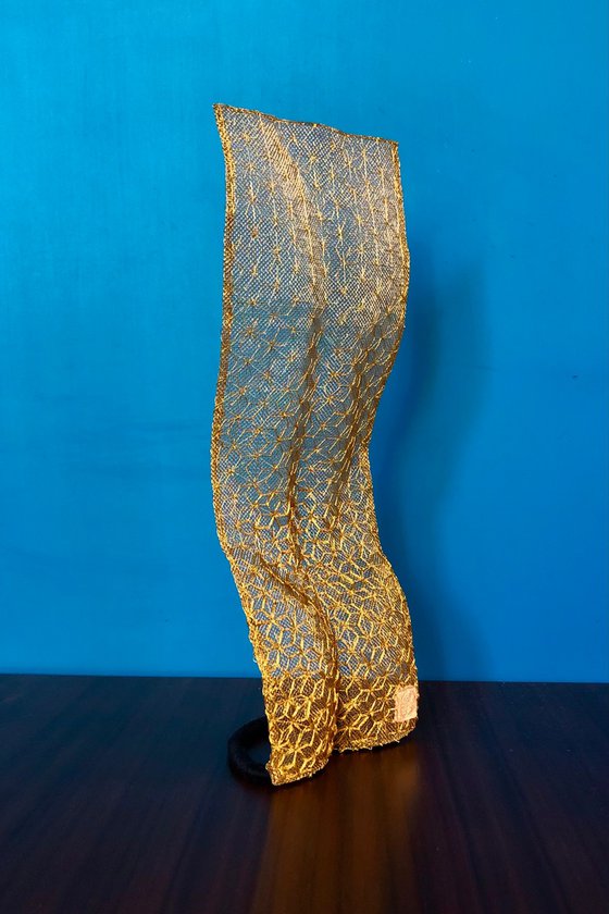 Gold Curve I