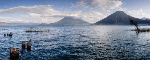 Lago Atitlán by Tom Hanslien