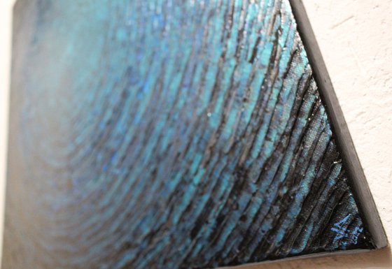 Iridescent blue-grey shine